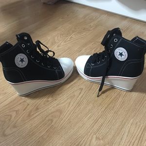 Converse size 7 women